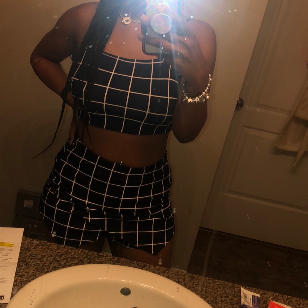 2 Piece Set - Picture 2 of 6